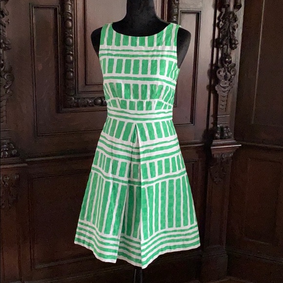 Taylor Dresses & Skirts - EUC. Taylor a-line dress